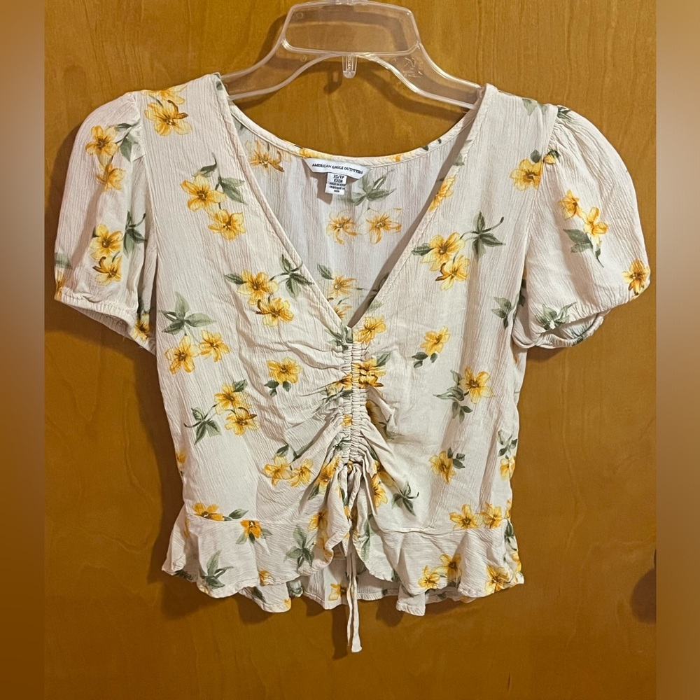 American Eagle floral cropped top. Size XS/TP